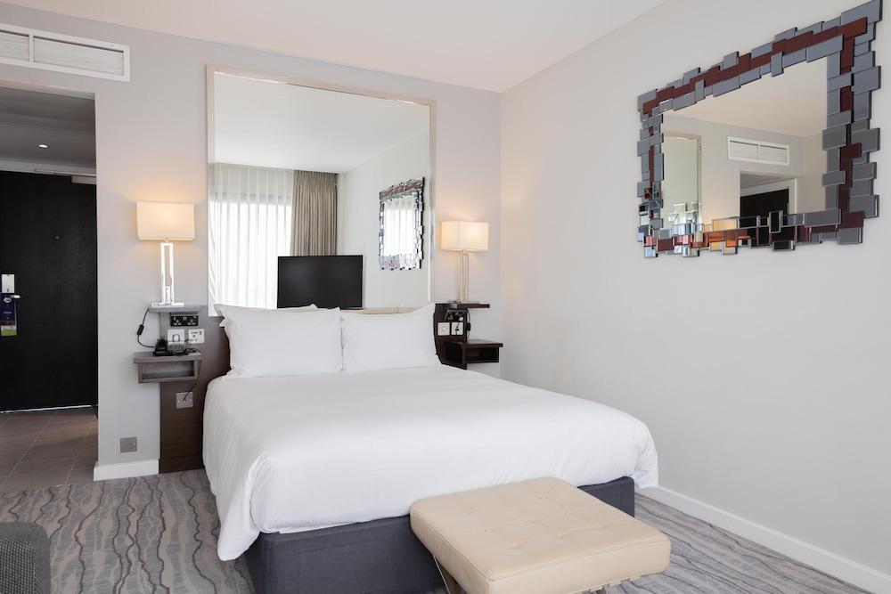 DoubleTree by Hilton London - Greenwich Room Type - Deluxe Room, 1 Queen Bed, Non Smoking