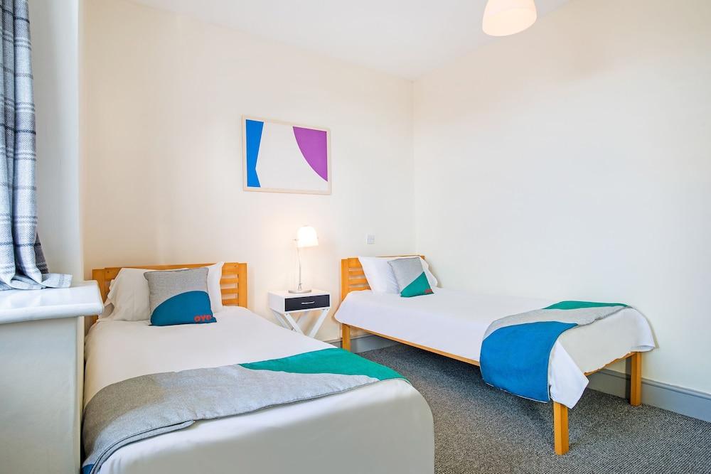 OYO The Green Man Pub And Hotel Room Type - Standard Twin Room, 2 Twin Beds