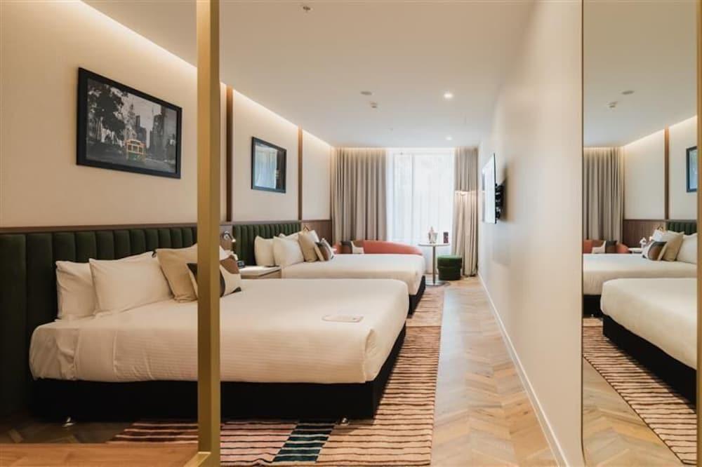 Amora Herencia Riverwalk Melbourne Room Type - Deluxe Double Room