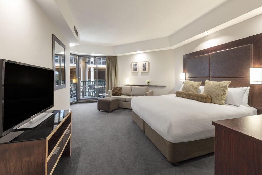 Amora Herencia Riverwalk Melbourne Room Type - Courtyard King Room