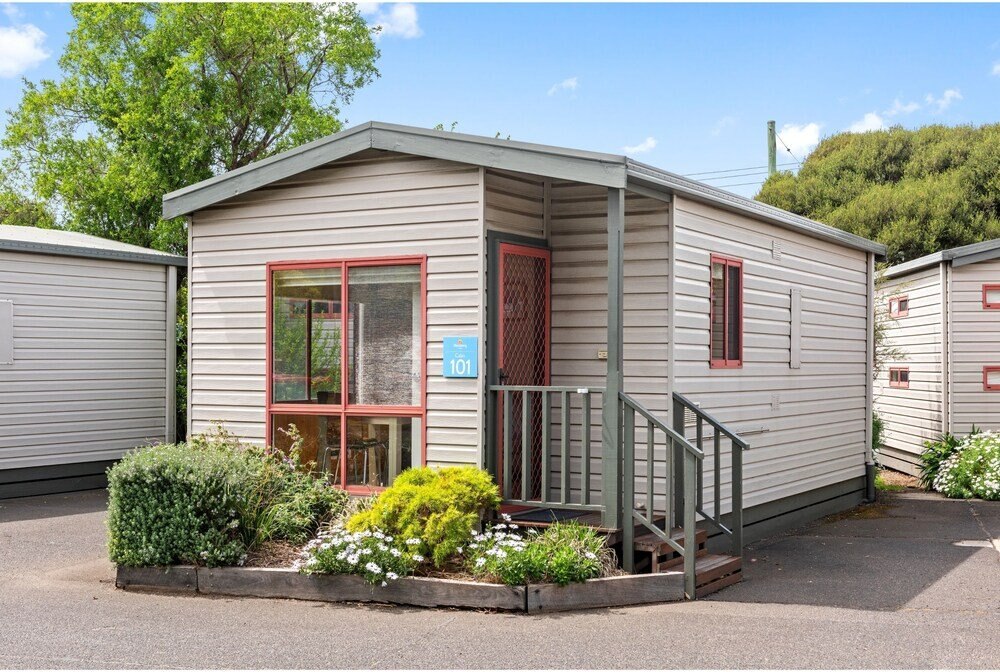 Discovery Parks - Melbourne Room Type - Standard 1 Bedroom Cabin - Sleeps 2 Discovery Parks - Melbourne Room Type - Standard 1 Bedroom Cabin - Sleeps 2
