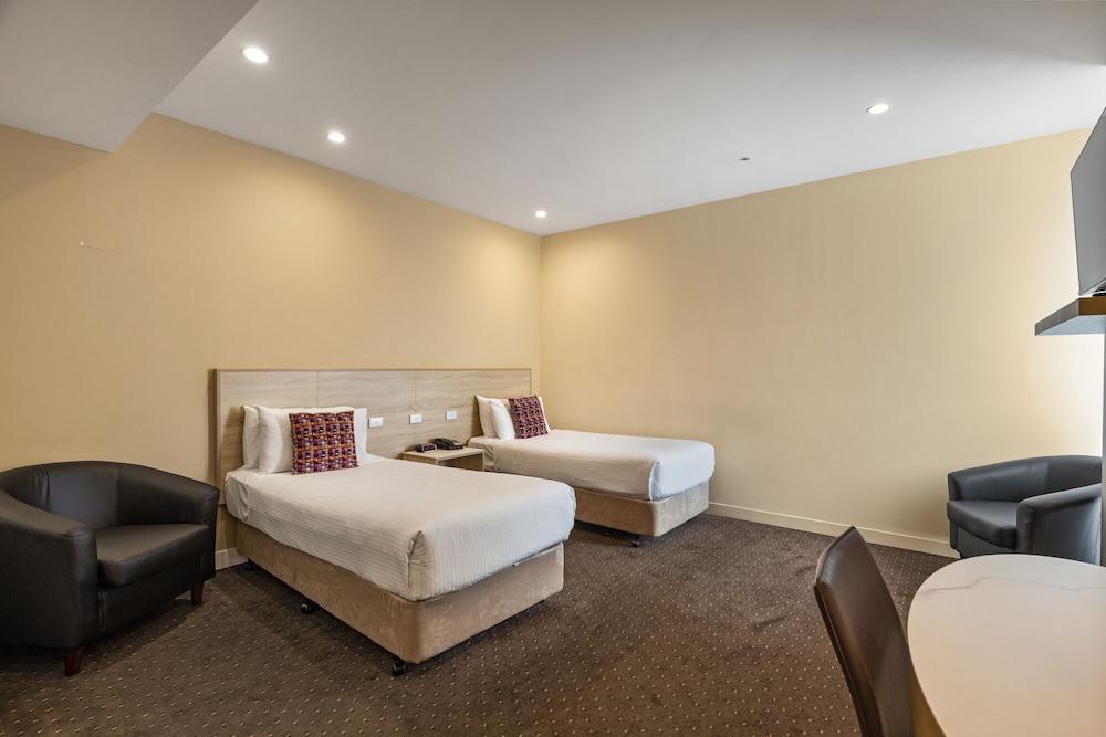 Atlantis Hotel, Melbourne Room Type - Superior Twin Room (No View)