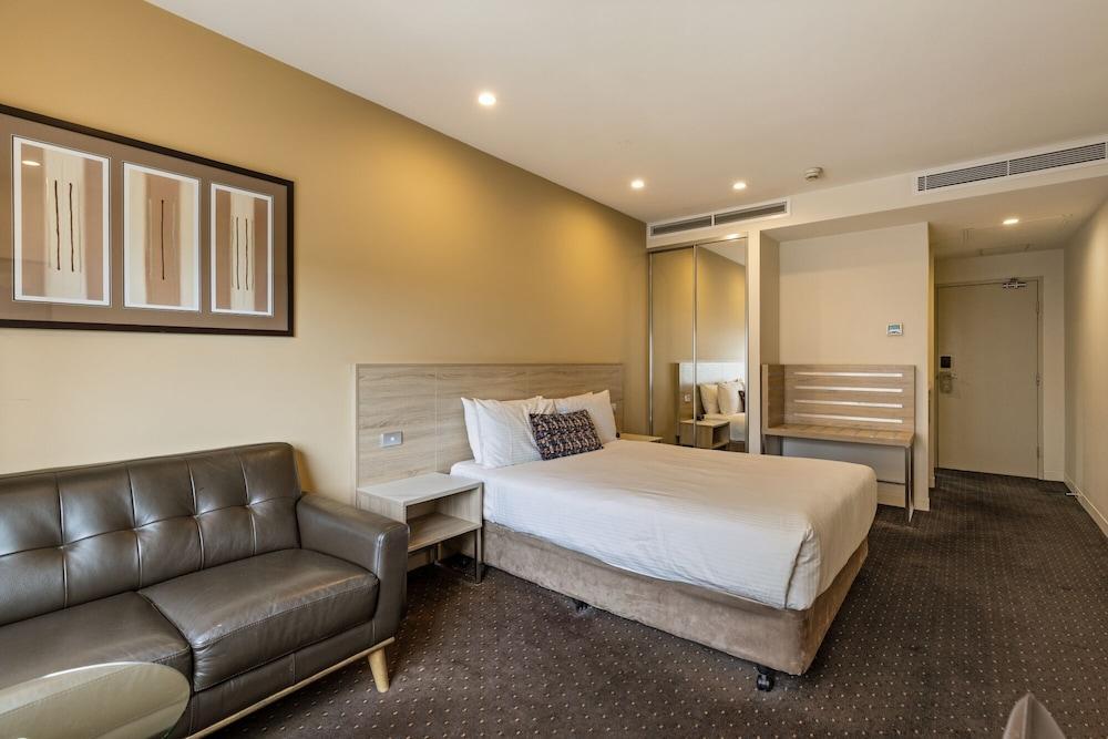 Atlantis Hotel, Melbourne Room Type - Grand View Room (Spencer St View)