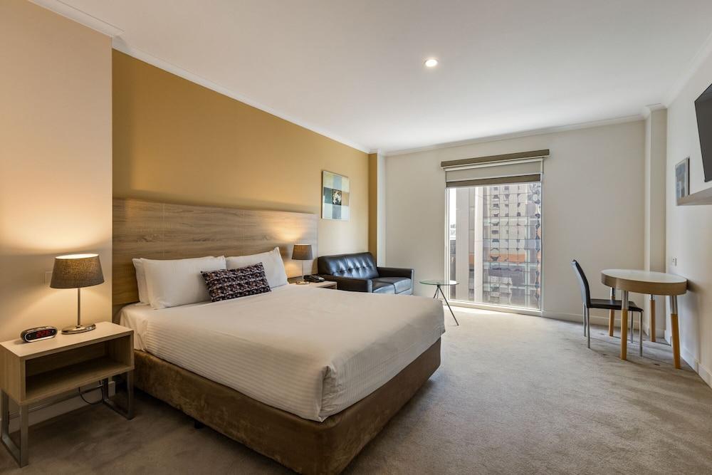 Atlantis Hotel, Melbourne Room Type - Executive Queen Room (Spencer Street View)