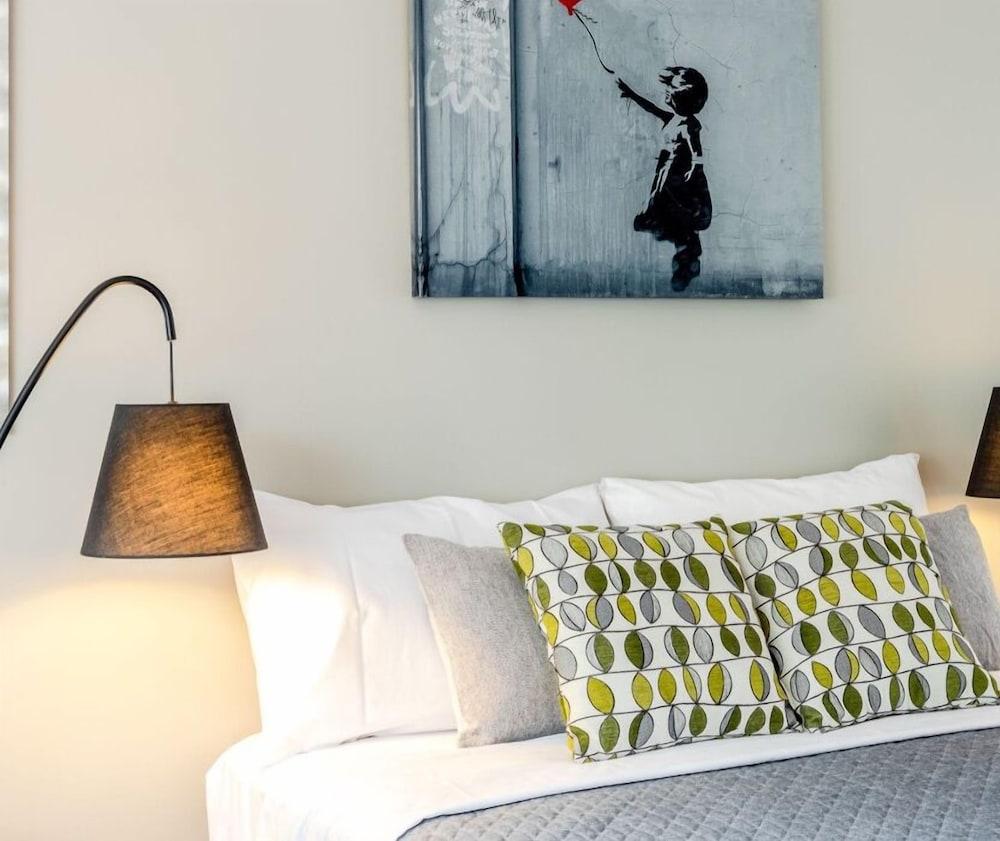 Birches Serviced Apartments Room Type - Superior Apartment, 1 Queen Bed with Sofa bed