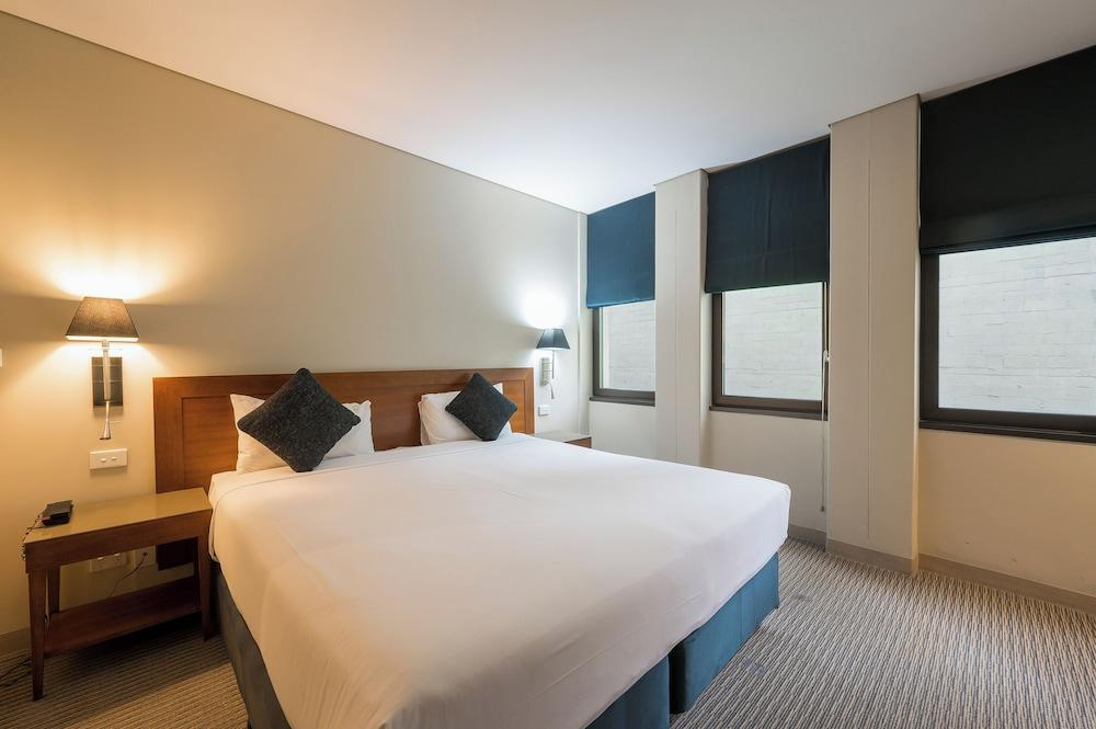 BATMAN'S HILL ON COLLINS Room Type - Two Bedroom Apartment
