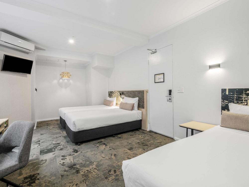 BATMAN'S HILL ON COLLINS Room Type - Standard Triple Room