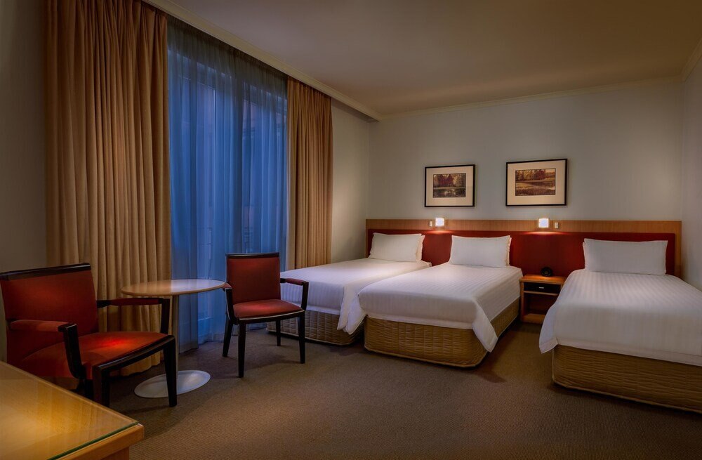 Best Western Plus Travel Inn Hotel Room Type - Standard Apartment, Multiple Beds, Non Smoking, Microwave (Walk-in Shower)