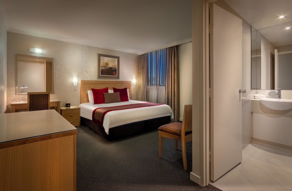 Best Western Plus Travel Inn Hotel Room Type - 2 Single Beds, Non-Smoking, Deluxe Room, Pillow Top Mattress, Work Desk, Walk In Shower, Wi-Fi Best Western Plus Travel Inn Hotel Room Type - 2 Single Beds, Non-Smoking, Deluxe Room, Pillow Top Mattress, Work Desk, Walk In Shower, Wi-Fi