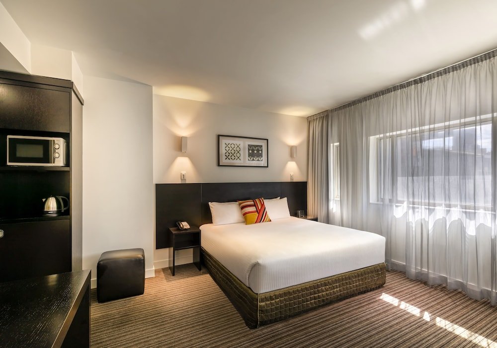 Causeway 353 Hotel Room Type - Deluxe King Room