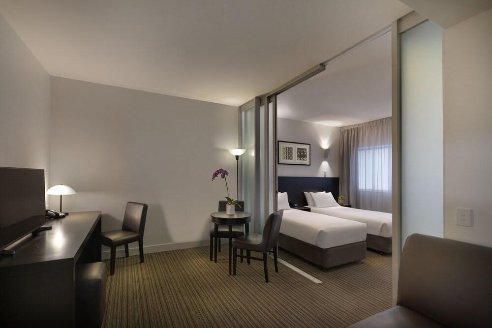 Causeway 353 Hotel Room Type - Deluxe Twin Suite Causeway 353 Hotel Room Type - Deluxe Twin Suite