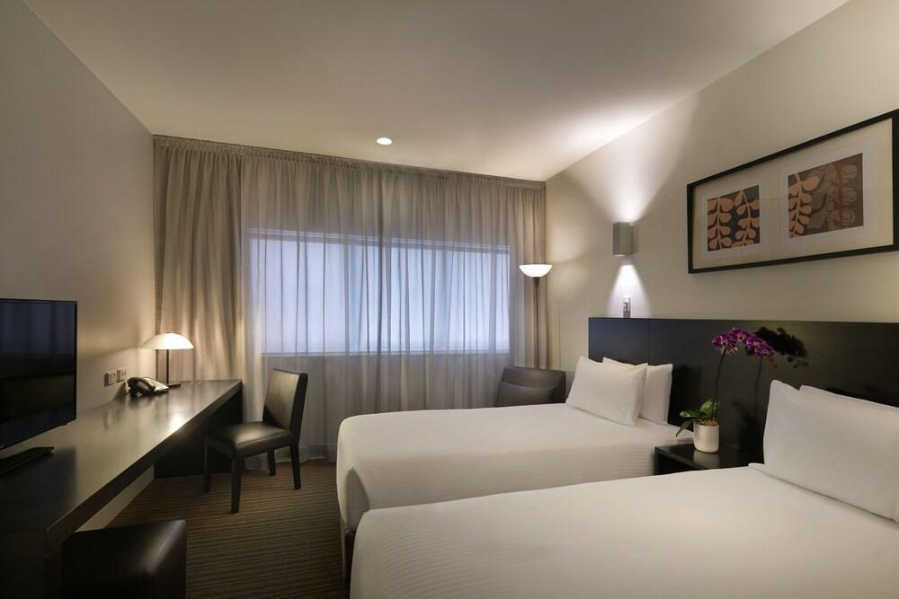 Causeway 353 Hotel Room Type - Deluxe Twin Room