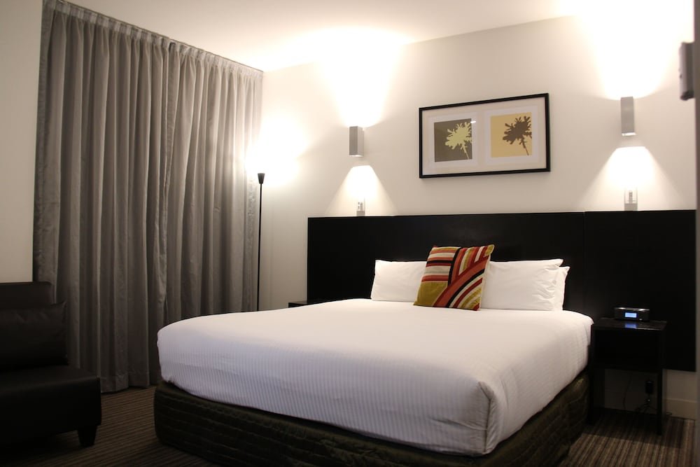 Causeway 353 Hotel Room Type - Deluxe King Room - Spa