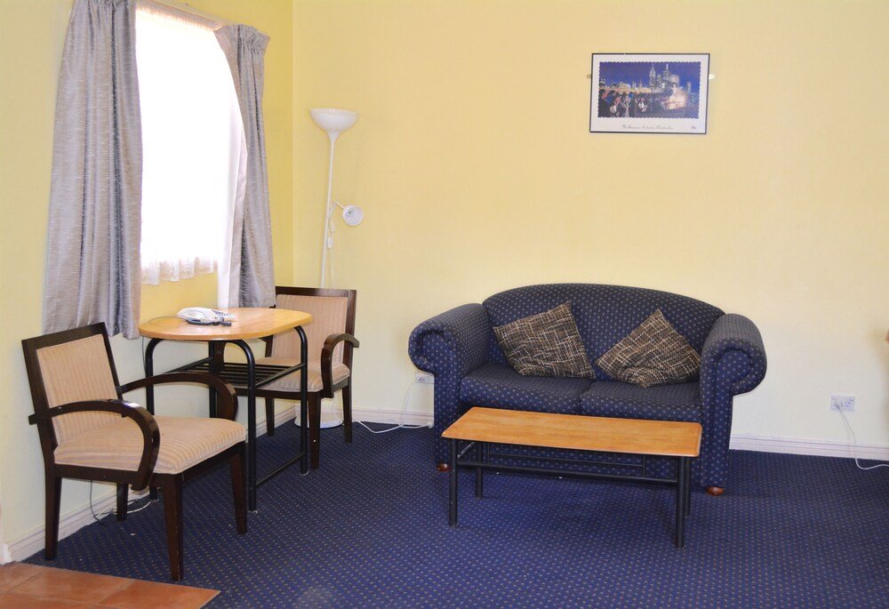 City East Motel Room Type - Family Room with Bathtub