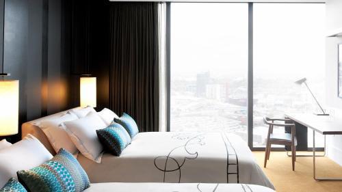 Crown Metropol Melbourne - Tap to explore photos