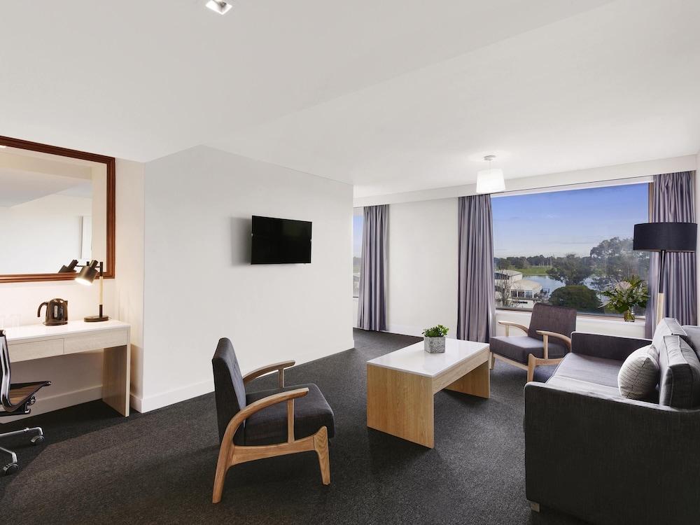 Mercure Melbourne Albert Park Room Type - Superior Suite, 1 Bedroom, Lake View Mercure Melbourne Albert Park Room Type - Superior Suite, 1 Bedroom, Lake View