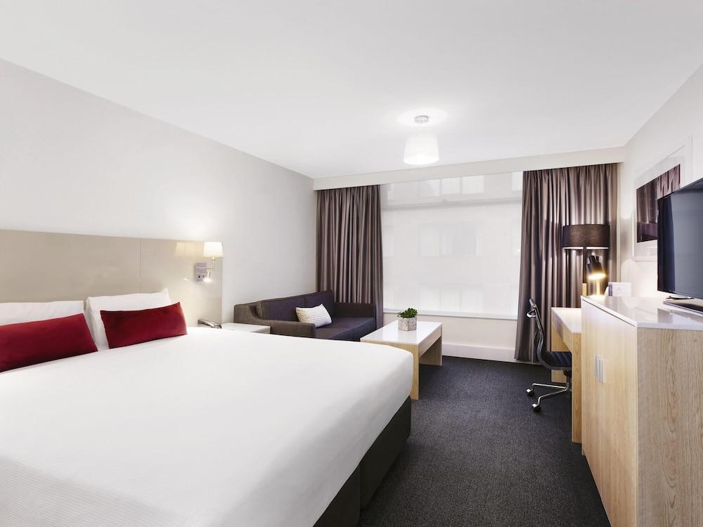 Mercure Melbourne Albert Park Room Type - Standard Room with 1 King Bed