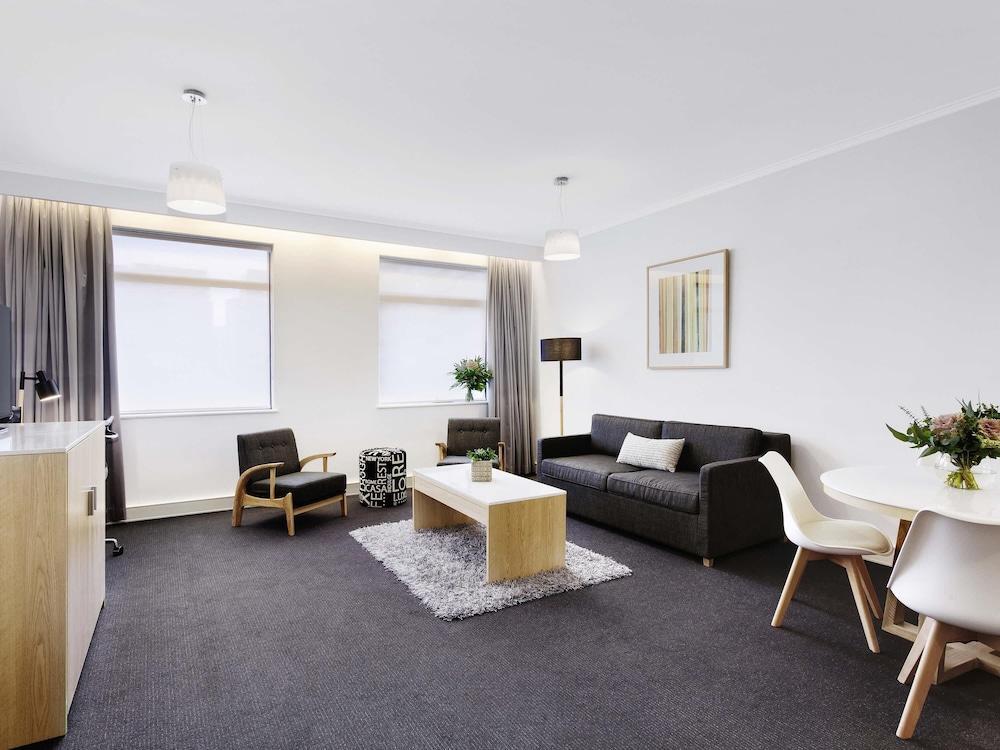 Mercure Melbourne Albert Park Room Type - Suite, 1 Double Bed