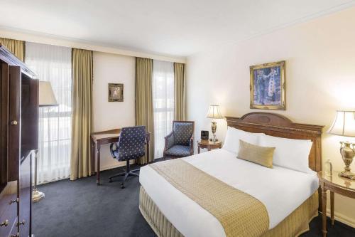 Canterbury International Hotel Room Type - Standard Queen Room