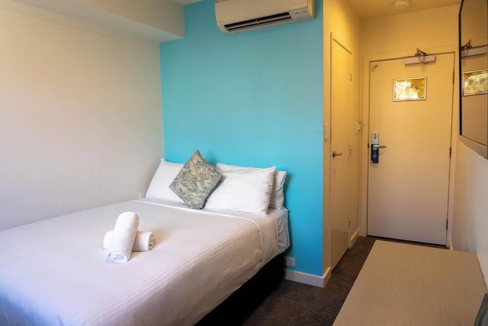Cosmopolitan Hotel and Apartments Room Type - Compact Double Room