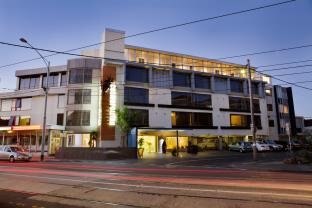 Cosmopolitan Hotel and Apartments - Tap to explore photos