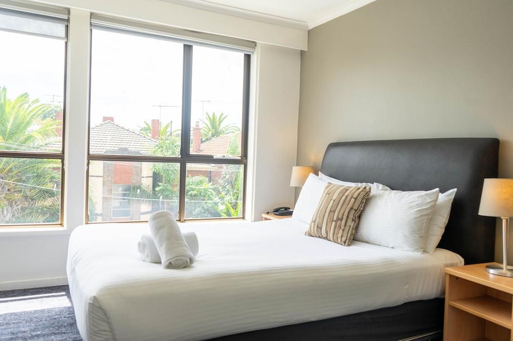 Cosmopolitan Hotel and Apartments Room Type - Superior Queen Room