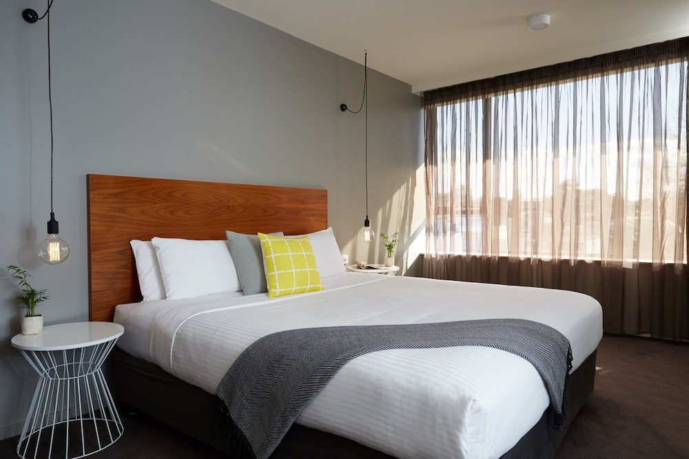 Cosmopolitan Hotel and Apartments Room Type - Deluxe King Room
