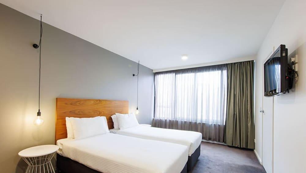 Cosmopolitan Hotel and Apartments Room Type - Deluxe Twin Room