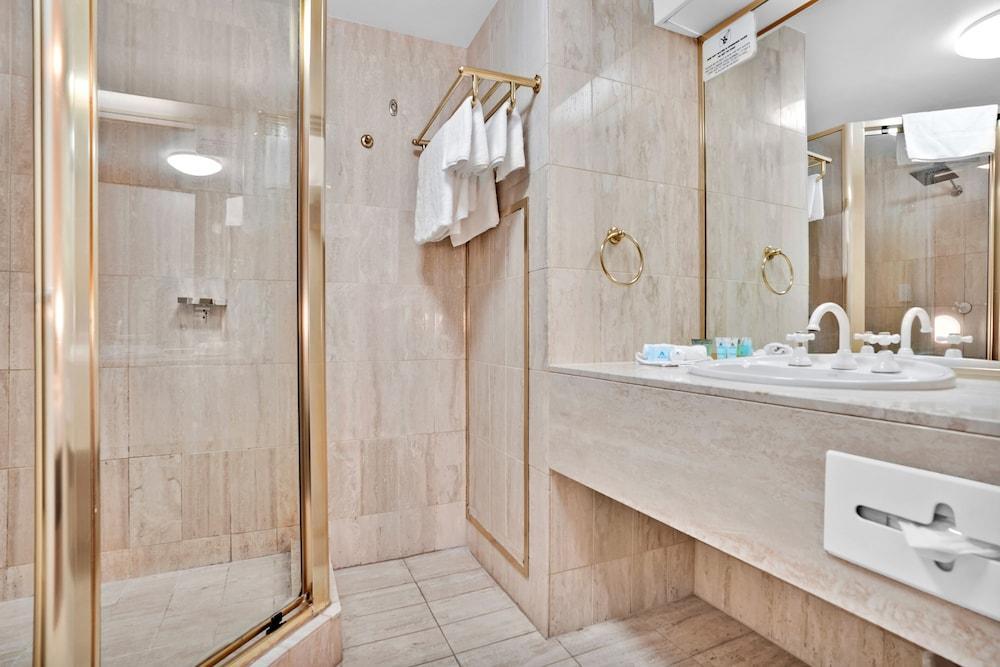 Carlton Lygon Lodge Room Type - Family Studio Suite