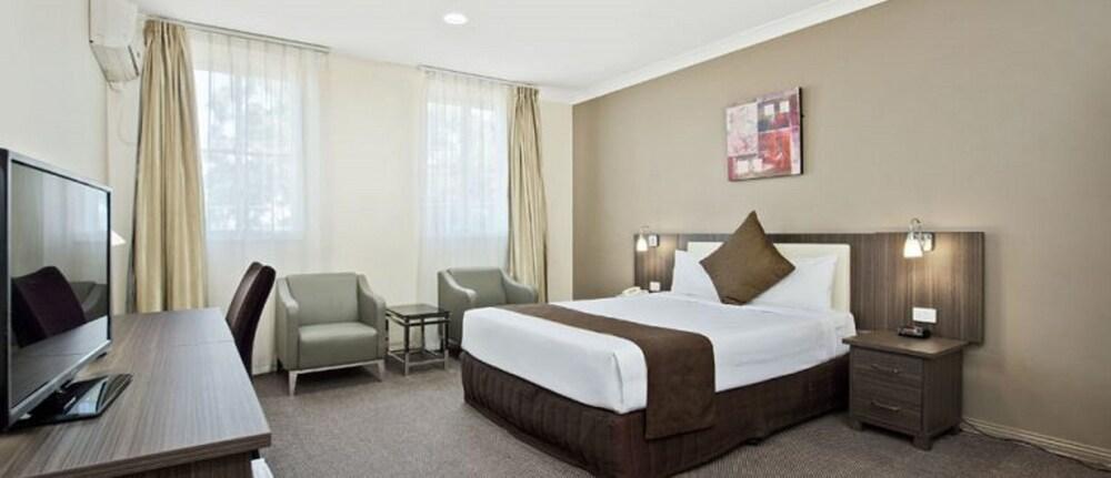 Comfort Hotel Dandenong Room Type - Executive Suite