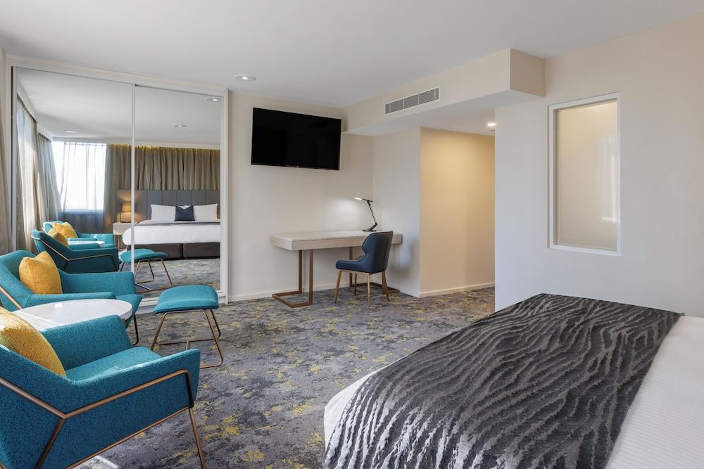 Hotel Grand Chancellor Melbourne - Tap to explore photos