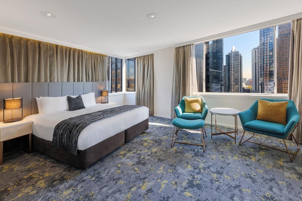 Hotel Grand Chancellor Melbourne Room Type - Premier King Room