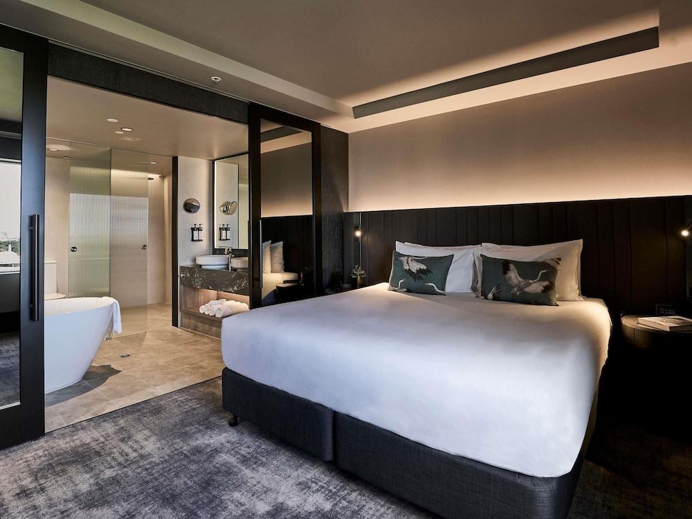 Pullman Melbourne on the Park Room Type - Superior Suite, 1 King Bed, Garden View, Corner