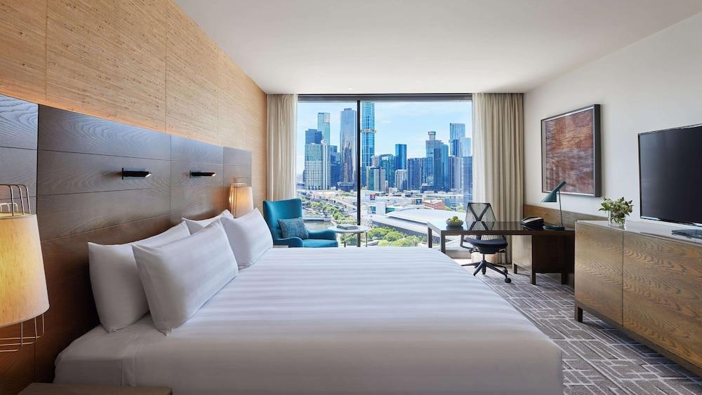 Pan Pacific Melbourne Room Type - Premier King Room with City View