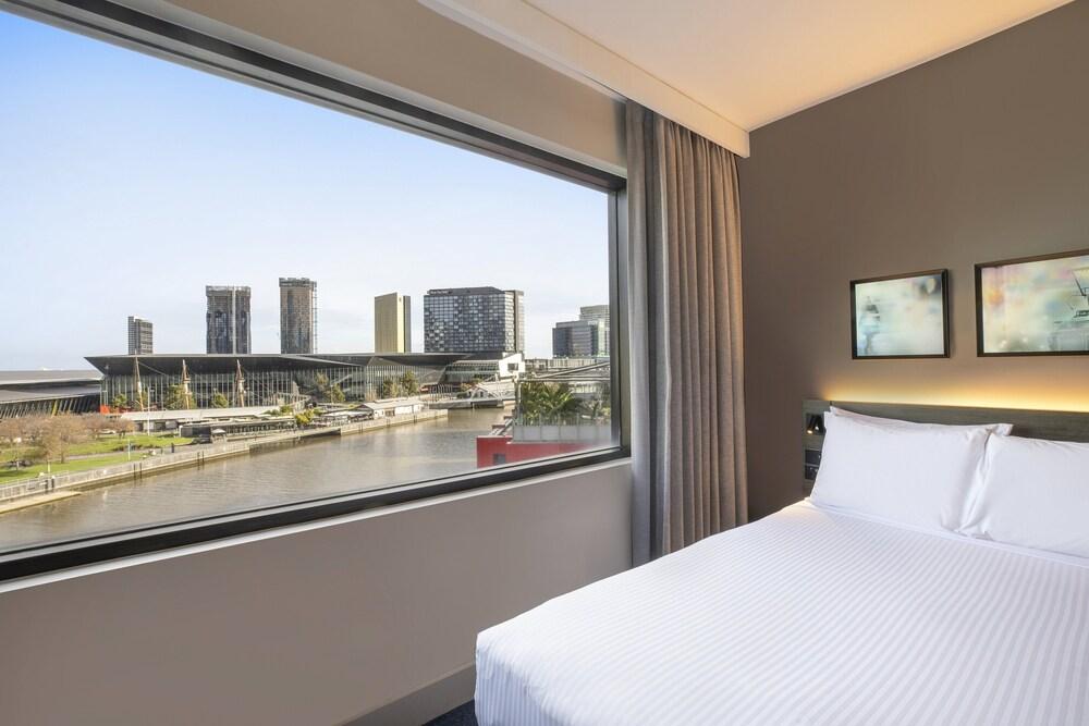 Crowne Plaza Melbourne Room Type - Standard Room, 2 Double Beds, River View Crowne Plaza Melbourne Room Type - Standard Room, 2 Double Beds, River View
