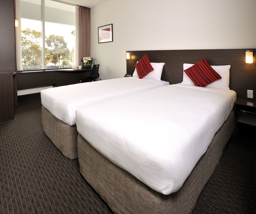 ibis Melbourne Glen Waverley - Tap to explore photos