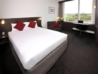 ibis Melbourne Glen Waverley - Tap to explore photos