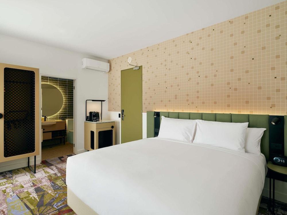 Novotel St Kilda Room Type - Standard Room (1 King Bed)