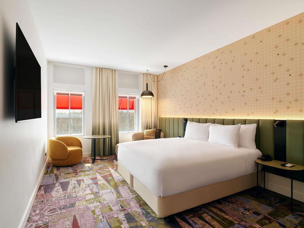 Novotel St Kilda Room Type - Deluxe Room, 1 King Bed