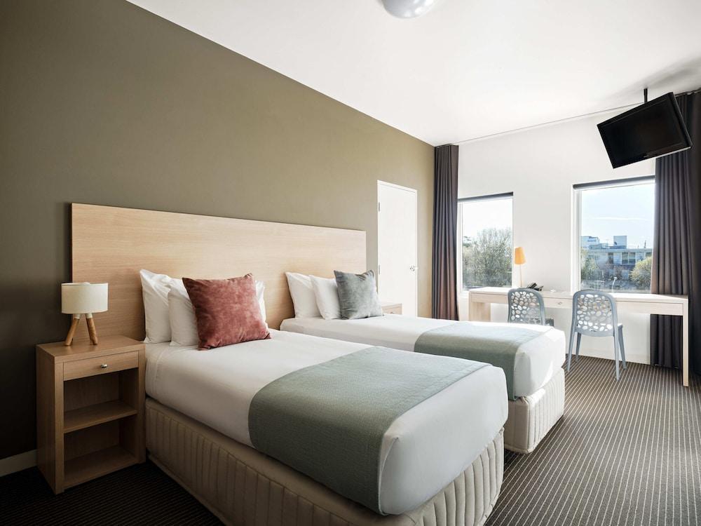 Saint Kilda Beach Hotel (formerly Rydges St Kilda) - Tap to explore photos