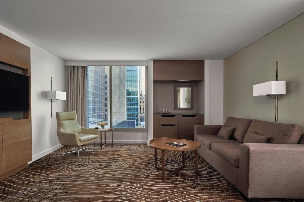 Melbourne Marriott Hotel Room Type - Suite, 1 Bedroom, City View (Large One Bedroom Corner Suite)