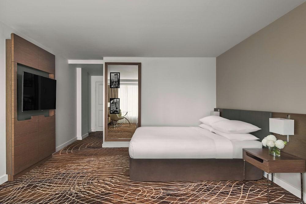 Melbourne Marriott Hotel Room Type - Executive Double or Twin Room with Club Lounge Access Melbourne Marriott Hotel Room Type - Executive Double or Twin Room with Club Lounge Access