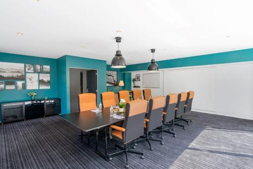 Park Regis Griffin Suites - Tap to explore photos