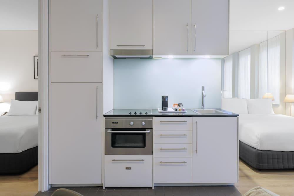 Oaks Melbourne on Collins Suites Room Type - Family Apartment, 1 Bedroom (No Housekeeping)