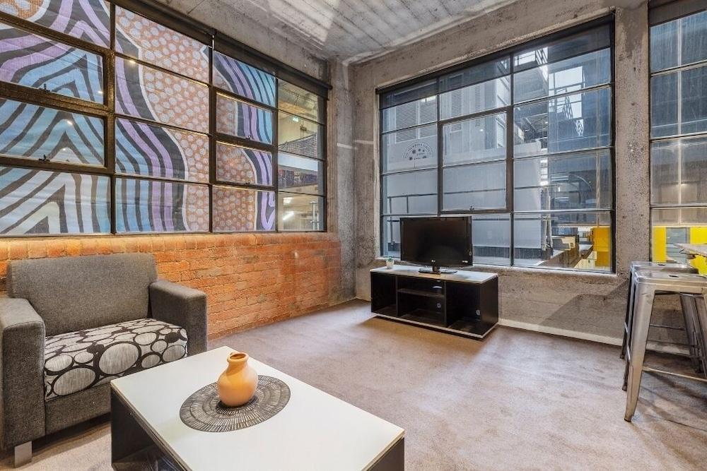 Punthill Manhattan Room Type - One Bedroom Apartment - Stair Access