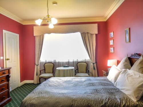 Toorak Manor Hotel Room Type - Deluxe Queen Room