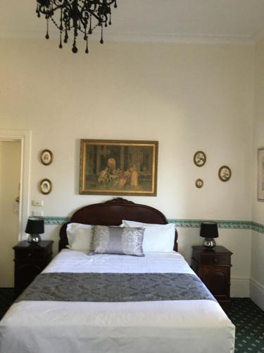 Toorak Manor Hotel Room Type - Twin Room with Extra Bed