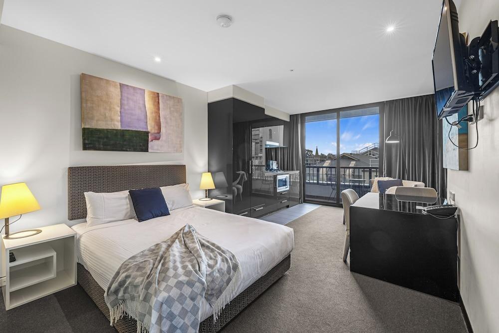 MainStay Suites Hawthorn - Tap to explore photos