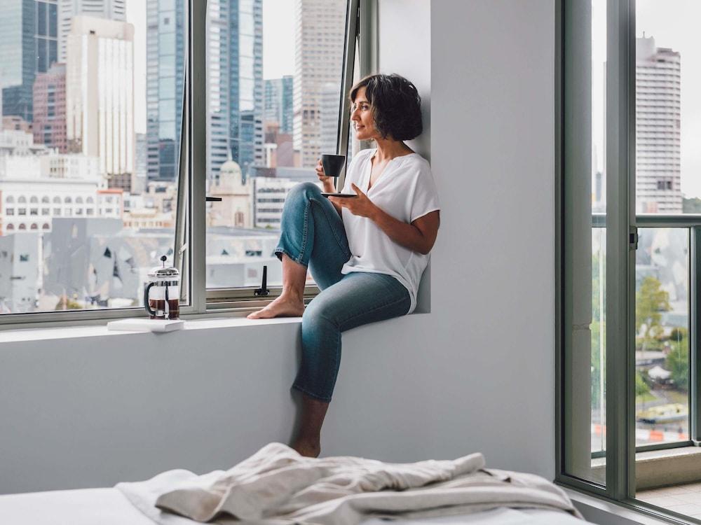 Quay West Suites Melbourne Room Type - Deluxe Apartment, Balcony, River View (Floors 10 - 15)