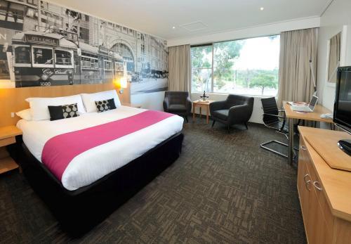 Mercure North Melbourne - Tap to explore photos